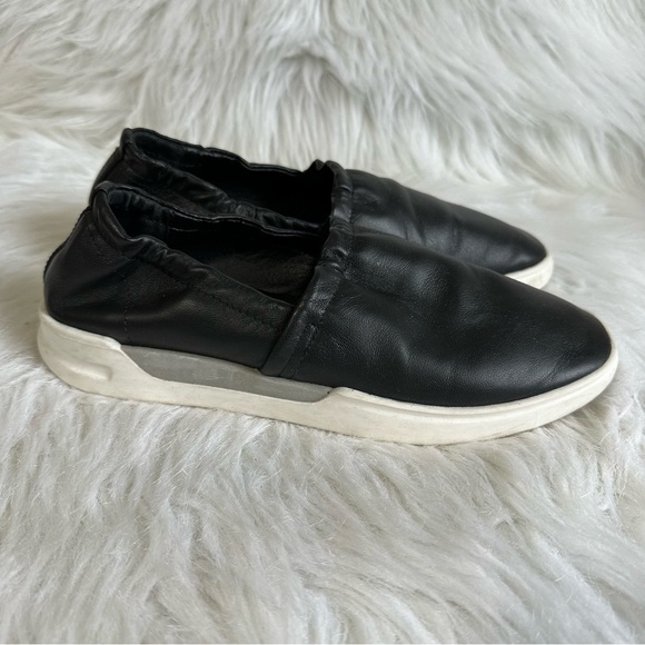 Donald J Pliner Gene Black Slip On Leather Sneakers Size 6.5 - Picture 2 of 9